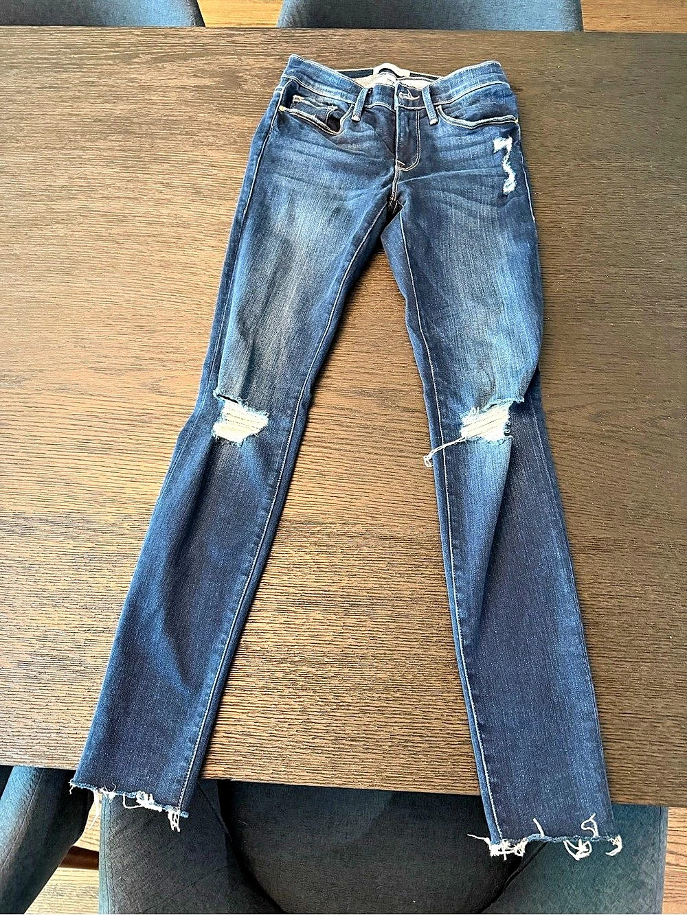 FRAME Le Skinny de Jeanne Skinny Distressed Jeans in Blue Waist 25